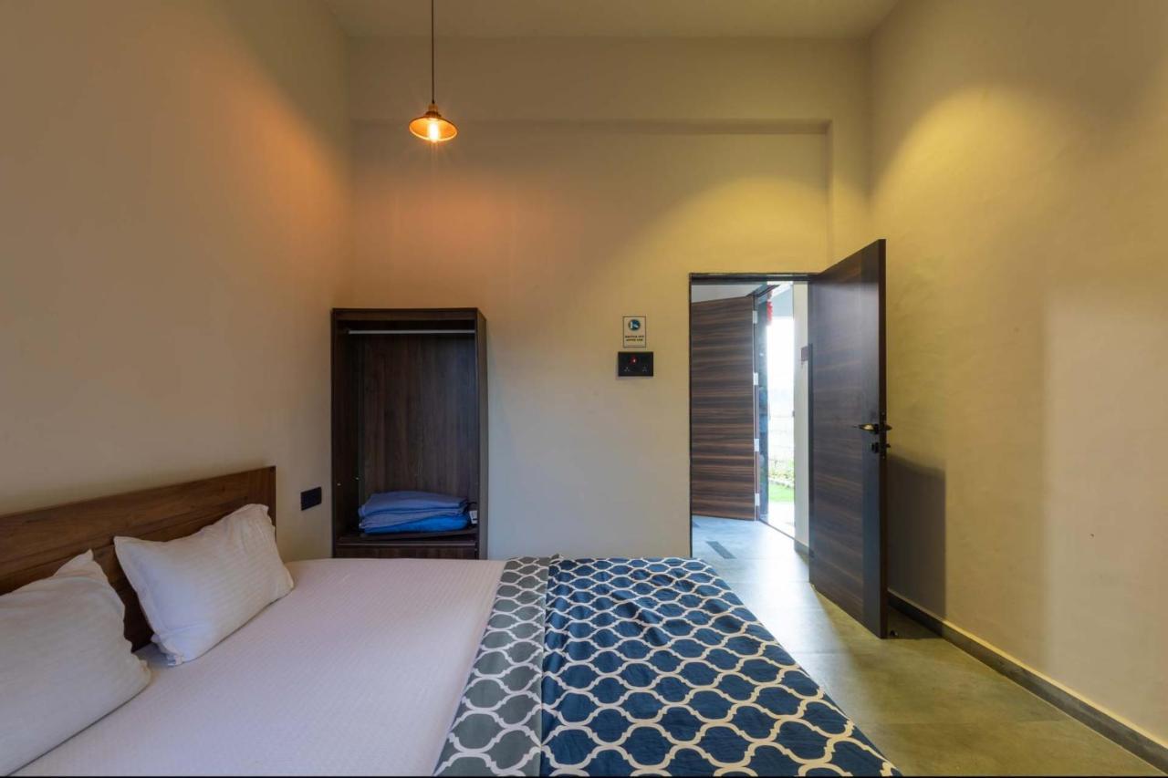 Two Villa By Stayvista With Infinity Pool, Farm & Mountain Views, Modern Interiors Karjat Esterno foto