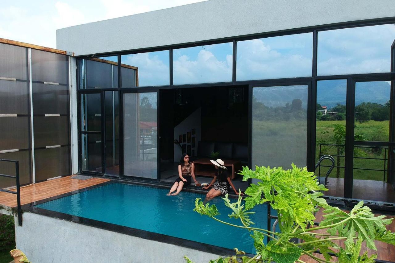Two Villa By Stayvista With Infinity Pool, Farm & Mountain Views, Modern Interiors Karjat Esterno foto